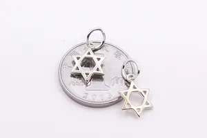 S925 Sterling Silber Hexagramm Anhänger neben einer Münze zum Größenvergleich