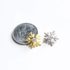 Pendentif flocon de neige étincelant en argent et or avec zircone micro-incrustée