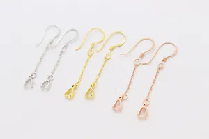 Detalle de ganchos para pendientes S925 con cadenas en plata, oro y oro rosa pulido