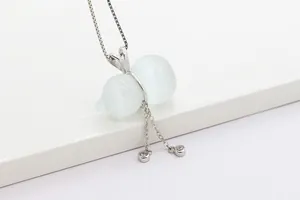 Detail von S925 Silber Anhänger in Kürbisform mit Jade-Effekt und Zirkon-Quasten