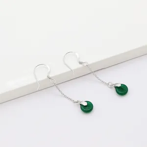 Pendientes largos de plata S925 con cadenas cruzadas y aros de jadeíta verde