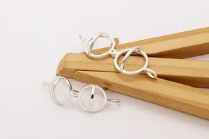 Détail du pendentif sphère évidée en argent S925 pour création de bijoux DIY