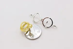 Vue détaillée du pendentif boule creuse en argent S925 pour création de bijoux DIY