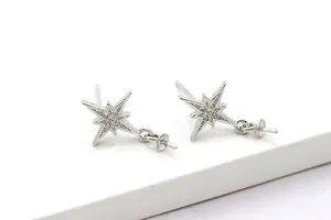 Detalle de pendientes de estrella en plata S925 para la creación de joyas DIY
