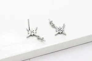 Detalle de componentes de pendientes de estrella en plata S925 con bucle para joyería DIY