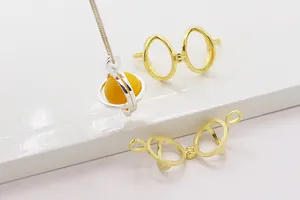 Détail macro du pendentif cage sphère évidée en argent S925 pour perles de bijoux DIY