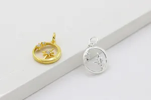 Vue détaillée des pendentifs étoile en argent S925 avec micro-incrustations de zircon