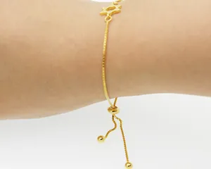 Détail de la chaîne ajustable en argent S925 doré avec pendentif étoile à six branches