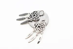Detail von S925 Sterling Silber Herz-Traumfänger Anhängern mit Feder-Quasten-Design