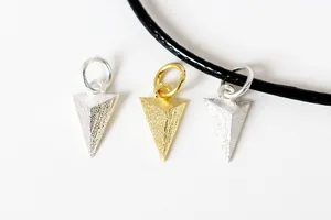 Macro de pendentifs triangle mats argentés et dorés avec cordon pour bijoux DIY