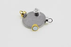 Macro detail van S925 sterling zilveren magnetische sluitingen voor DIY armbanden en kettingen