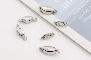 Makro-Detail von S925 Sterlingsilber Bohnen-Verschlüssen für Halsketten und Armbänder