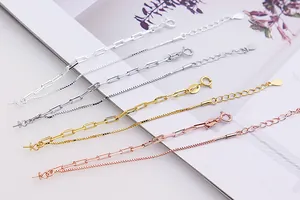 Gros plan détaillé de bracelets DIY réglables en argent sterling S925 en trois couleurs