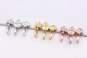 Detalle macro de cierres para colgantes de plata S925 en tres colores con nudo tradicional