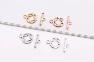 Dettaglio delle chiusure a levetta OT in argento sterling S925 per gioielli fai da te