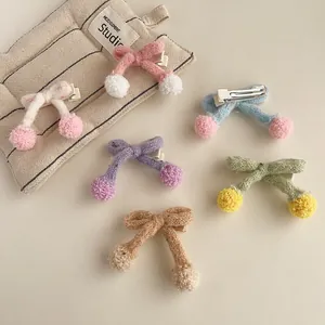 Pince à Cheveux Nœud en Tricot Doux Avec Pompons Fil de Laine Pince Latérale Bec de Canard Accessoires Cheveux Faits à la Main Femmes Filles