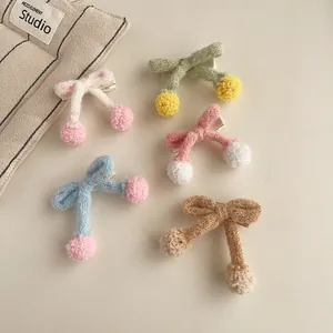 Lot de 5 barrettes nœuds en tricot avec pompons en peluche en couleurs assorties