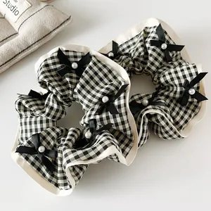 Lot de chouchous à carreaux avec nœud noir et perle pour queue de cheval chic