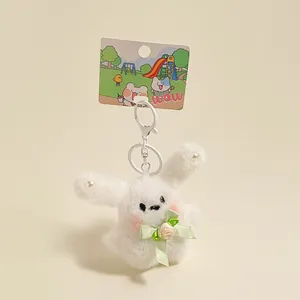 Adorable porte-clés lapin en peluche blanche avec perles, nœud en soie et fleur
