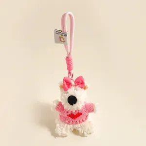 Schattige witte pluche hondenknuffel met roze hartjestrui en strikje als hanger