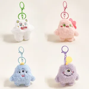 Schattige pluche monster sleutelhangers in wit roze blauw en paars met borduurwerk
