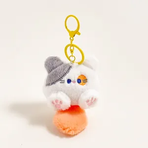 Schattige pluche kat sleutelhanger met oranje pompon en geel metalen sluiting accessoire
