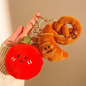 Lot de porte-clés en peluche mignons en forme de croissant, bretzel et baie rouge