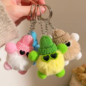 Porte-clés peluche coloré mignon avec lunettes de soleil cœur et bonnet tricoté