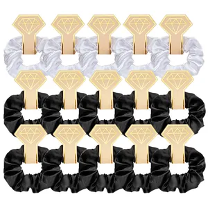 15-delige satijnen scrunchies set in zwart en wit met luxe diamant presentatiekaarten