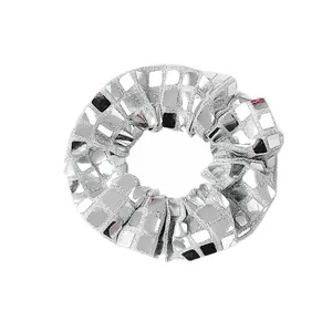 Chouchou à paillettes miroir argentées avec carreaux réfléchissants style disco