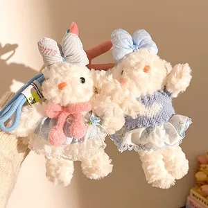 Lot de jolis porte-clés lapins en peluche blanche avec tenues et rubans à motifs bleus
