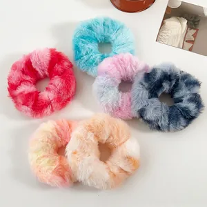 Set de cinco coleteros de felpa tie-dye de colores con textura suave de piel sintética