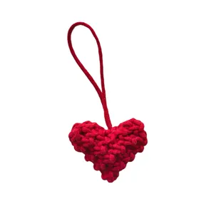 Pendentif cœur rouge bohème fait main avec sangle tissée pour décoration de sac ou voiture