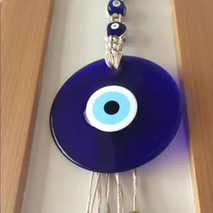 Decorazione da parete con occhio di Allah in vetro blu con corda intrecciata e perline