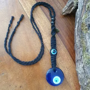 Pendentif œil bleu porte-bonheur tissé main avec perles et breloque cœur en bronze