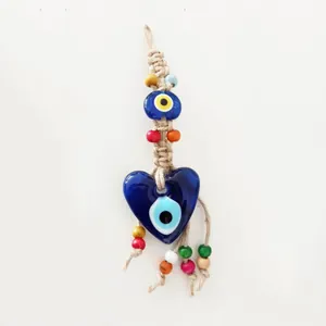 Decorazione da parete Malocchio in corda di canapa con ciondolo a cuore in vetro blu