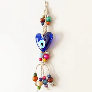 Decorazione da parete con malocchio turco intrecciato a mano e cuore in vetro blu