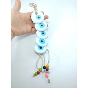 Decorazione da parete malocchio con cinque dischi in ceramica e perline su corda di juta