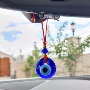 Turks Blauw Boze Oog auto-ophangornament met rood geweven touw aan de achteruitkijkspiegel