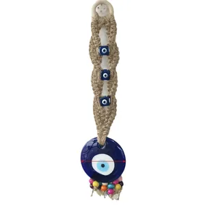 Handgefertigter Evil Eye Wandbehang mit Glasanhänger, Hanfseil und bunten Holzperlen