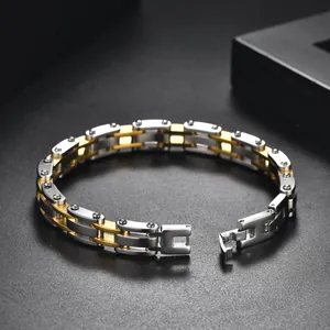 Modieuze tweekleurige roestvrijstalen herenarmband met industriële klinknageldetails