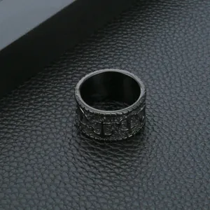 Anello punk vintage da uomo in acciaio nero con rilievo di ancora e finitura opaca