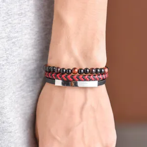 Detailansicht Herren-Armbandset mit Natursteinperlen und geflochtenem Leder-Design