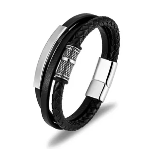 Detailansicht Herren Mehrlagen-Lederarmband mit Magnetverschluss und Edelstahlelementen