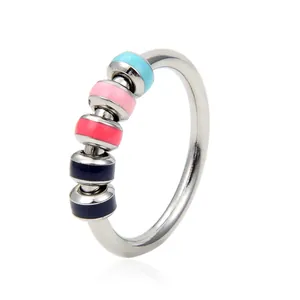 Anti-Stress-Ring mit fünf drehbaren bunten Emaille-Perlen auf Silberband