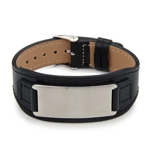 Verstellbares schwarzes Lederarmband mit gebürsteter Edelstahlplatte und Silberschnalle