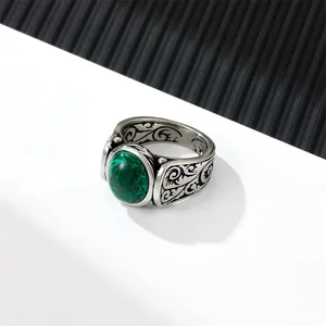 Bague vintage pour hommes en acier inoxydable avec malachite verte ovale et gravures
