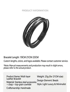 Vista dettagliata del bracciale in pelle multistrato con chiusura magnetica e perle in acciaio