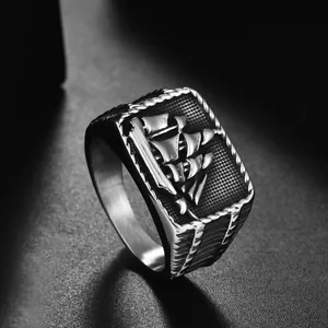 Bague vintage pour hommes en acier inoxydable avec relief de voilier et finition mate