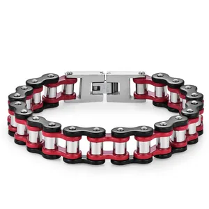 Dettaglio del bracciale a catena da bici in acciaio inossidabile rosso e nero con chiusura